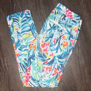 NWOT! Lilly Pulitzer 00 White Pants w/ beautiful bright bold color pattern